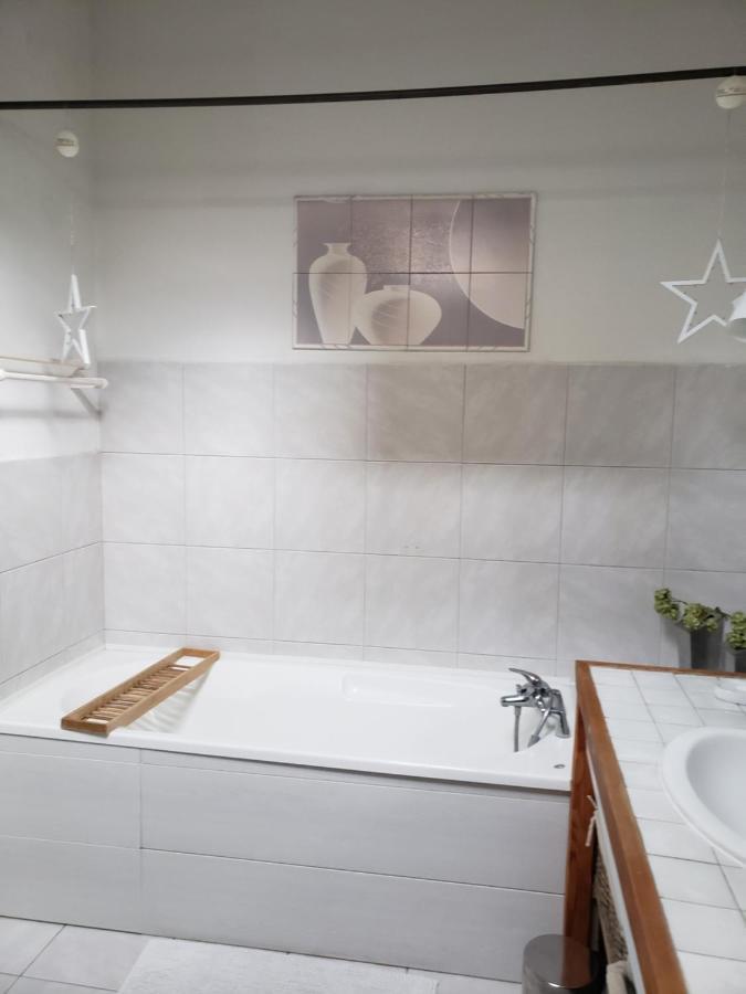 Chambre Dans Une Grande Maison Entre Canal Du Midi Et Centre Ville Béziers Exterior foto